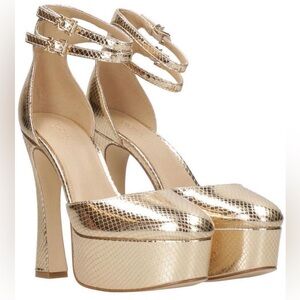 MICHAEL Michael Kors
Round Toe Platform Pumps size 8